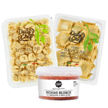 Daily Chef verse gevulde pasta pak à 250 gram,
Daily Chef groene pesto pastasaus bakje à 150 ml
of Noordertrots pastasaus bakje 